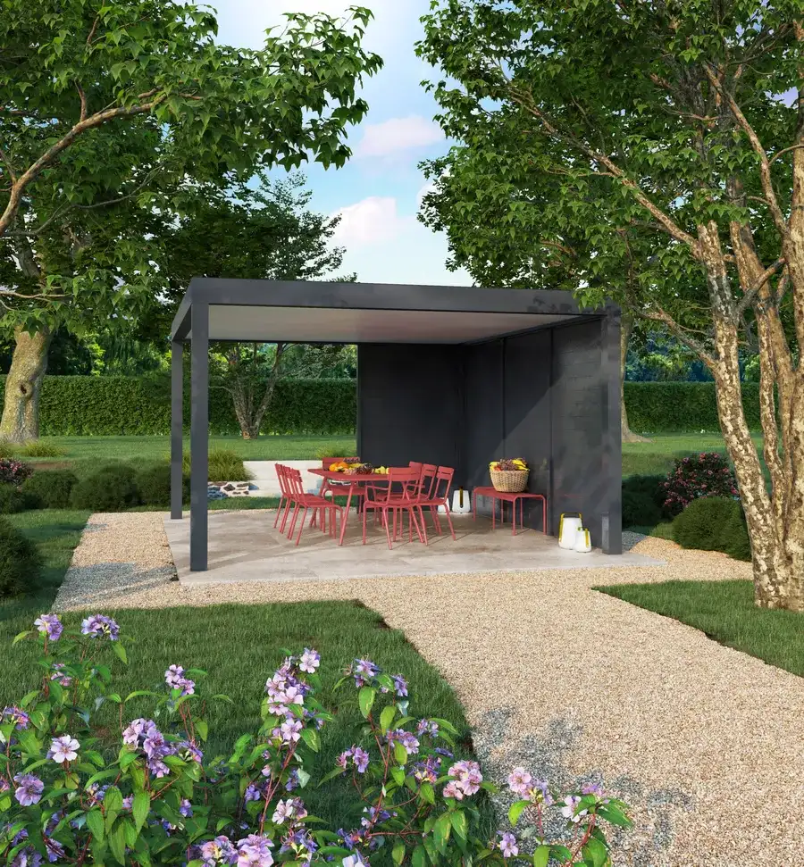 Pergola bioclimatique aluminium comparée à une pergola toile